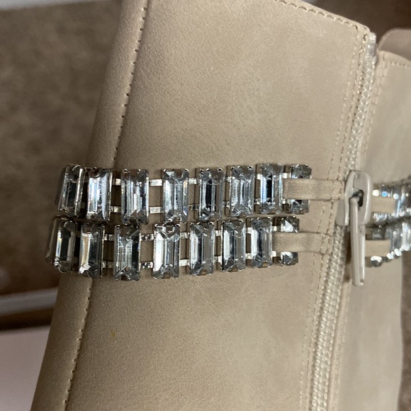 Dripping in 💎 boots - Picture 4 of 6